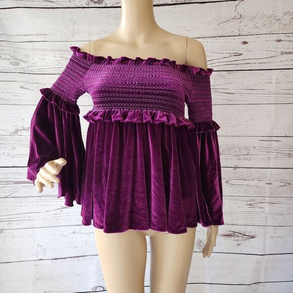Petersyn Davenport Off Shoulder Velvet Top Small NWOT - Picture 3 of 4